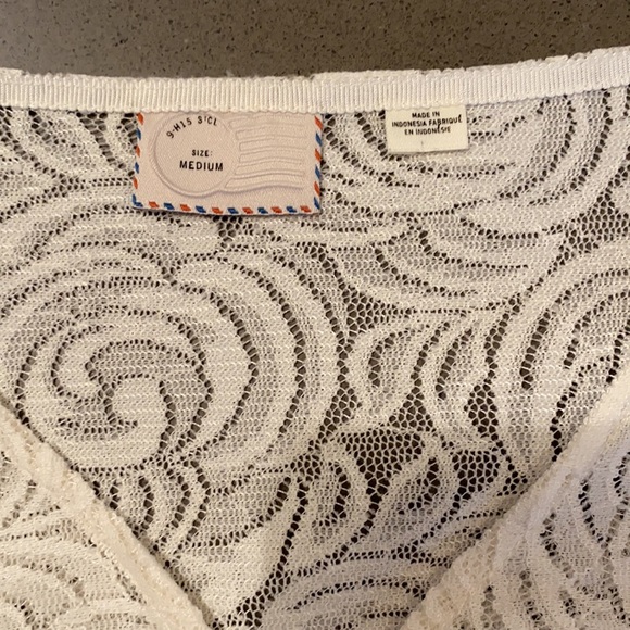 Feminine top with Lace top detail. - Picture 5 of 5